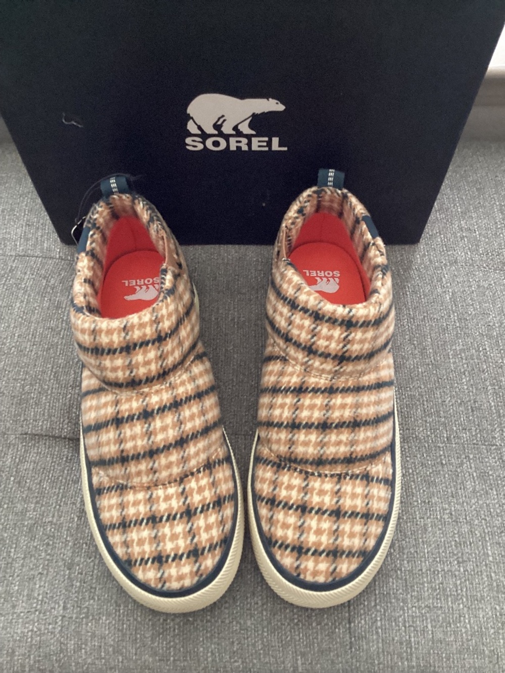 Sorel Women's Out N About IV Mini Puffy Boots, size 10